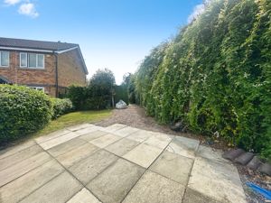 External Driveway- click for photo gallery
